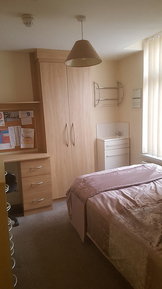 Room 3- Double bed, inclusive of all bills. Vanity unit.
