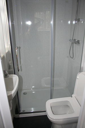 Room 4 en-suite. Modern fitted suite.